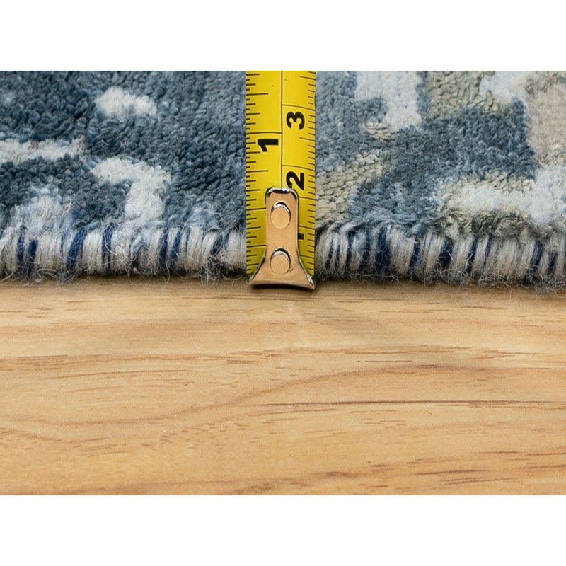 Tapis oriental noué à la main 3 pi 1 po x 5 pi en laine et soie à motif abstrait bleu et ivoire 6431A19490DB487F97DA0B1E4E421940