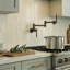 Robinet de cuisine mural moderne-132784662