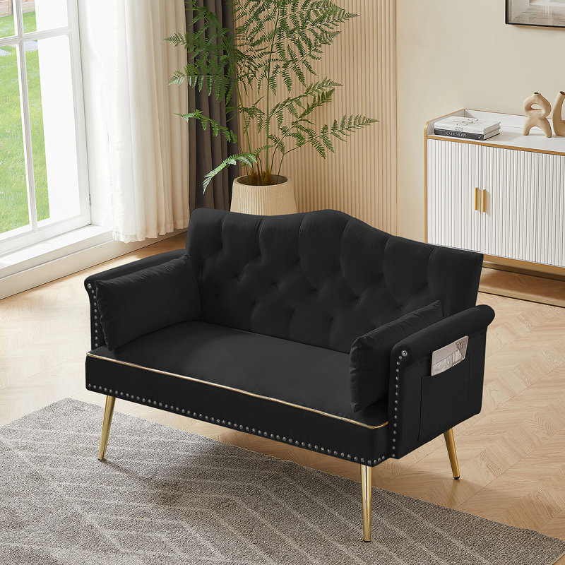 Luxueux canapé-lit en velours noir avec un design capitonné pour des sièges élégants et confortables dans les espaces de vie modernes