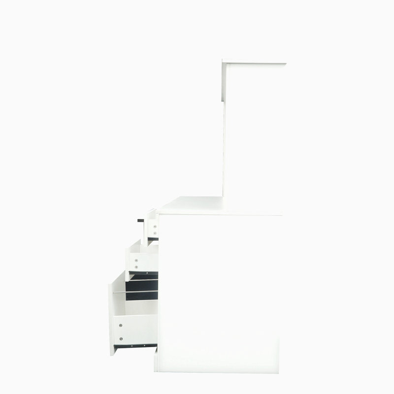 Bureau d'ordinateur à domicile avec huche