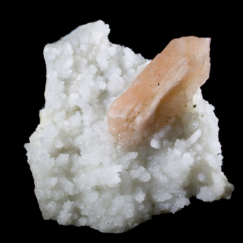 Stilbite esthétiquement perché sur calcédoine