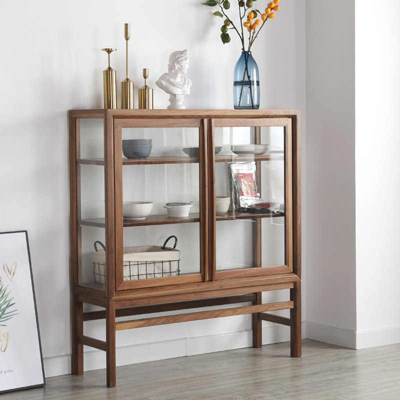 Vitrines en bois brun massif