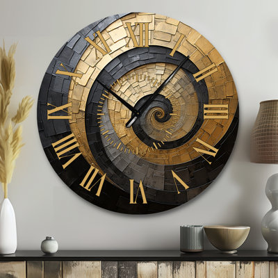 Horloge murale en or