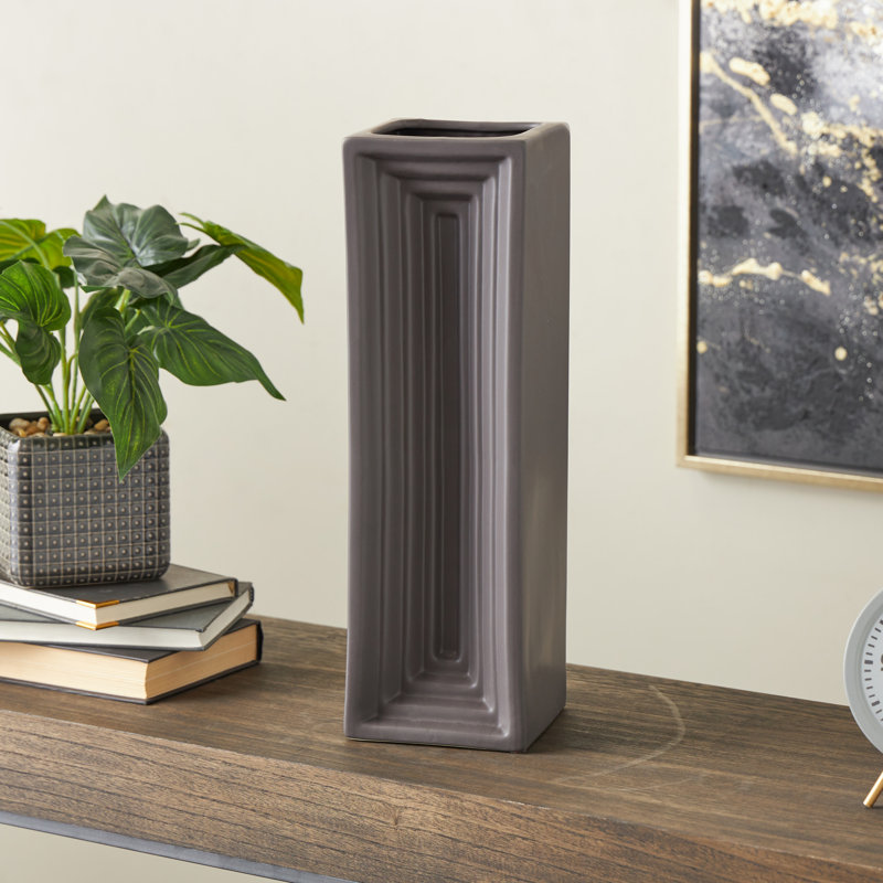 Vase décoratif en céramique Cole and Grey, H 17,95 po x l 5,65 po x P 5,65 po