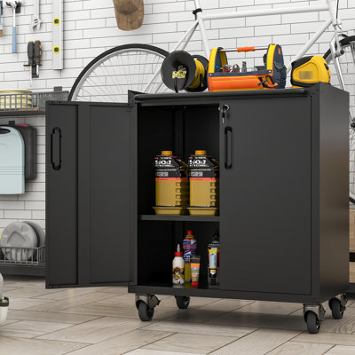 Armoire de garage en métal avec mobile - robuste et pour le garage, le bureau, la maison. Tablettes réglables, roulettes verrouillables pratiques, surface surélevée pour garder les articles stables, coffre. Acier noir. L 30,02 po