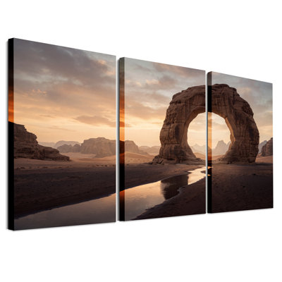 Arche en pierre naturelle surplombant un ruisseau désertique au coucher du soleil - Ensemble de 3 toiles murales