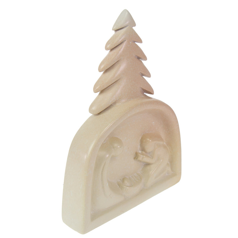 Crèche de Soap, sculpture de la Sainte Famille au Kenya sous un arbre de Noël