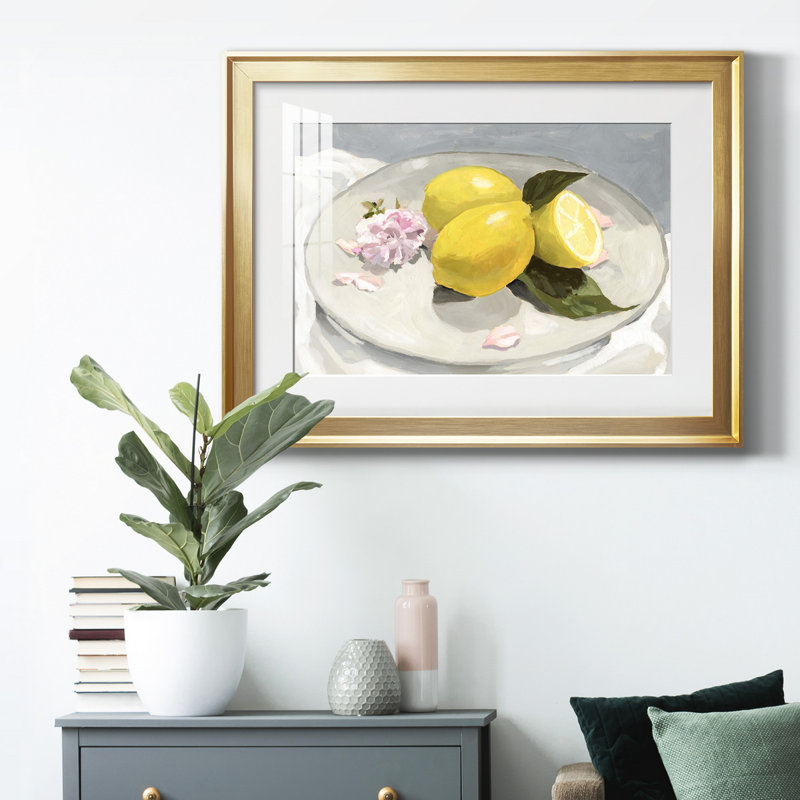 «Lemons On A Plate II», reproduction encadrée de qualité supérieure - prête à être accrochée, H 18,5 po x l 24,5 po x P 1 po