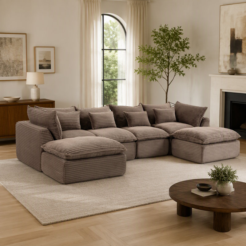 Canapé d'angle modulaire surdimensionné Cloud Couch de 129,8 pouces de largeur, offrant un confort optimal et une assise large et profonde. Revêtement en velours côtelé, 4 places avec 2 poufs.