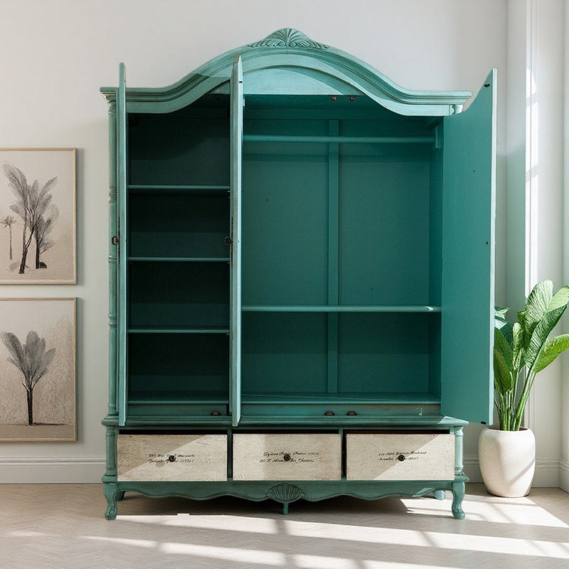 Armoire américaine à trois portes peintes
