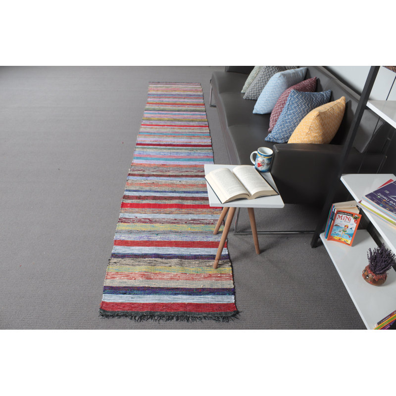 Chemin de table rétro kilim turc parfait pour les couloirs et les escaliers en blanc classique avec un motif aztèque complexe