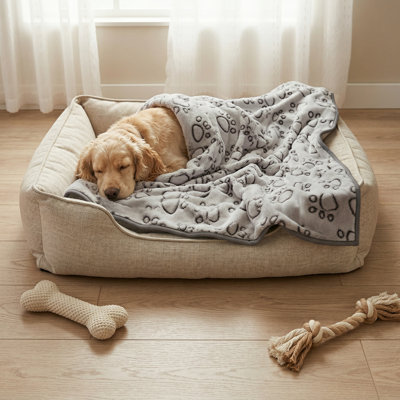 High-Quality, Gentle Dog Blanket Suitable for Machine Washing. Dimensions: 40"x32". Ideal for Indoor Cats and Dogs of Small to Medium Breeds. Color: Grey.
