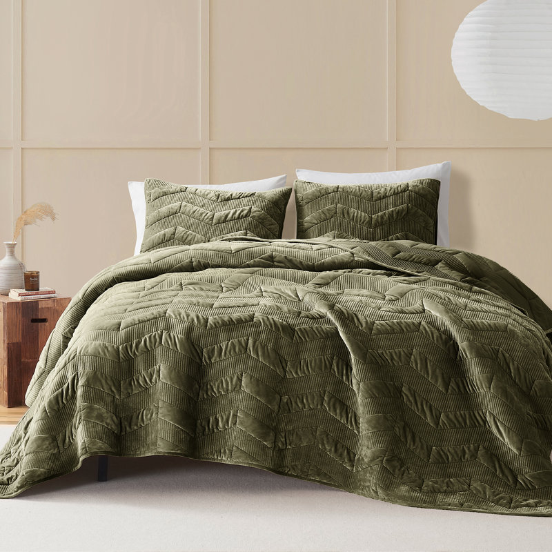 Olive Green King Velvet Quilt Set with Geometric Design