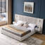 Très grand lit tapissier en chenille plissée et à angle - lumières réglables, tête de lit plateforme, table de chevet, lampes, beige