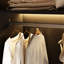 Garde-robe l 59 po avec 8 portes vitrées et DEL
