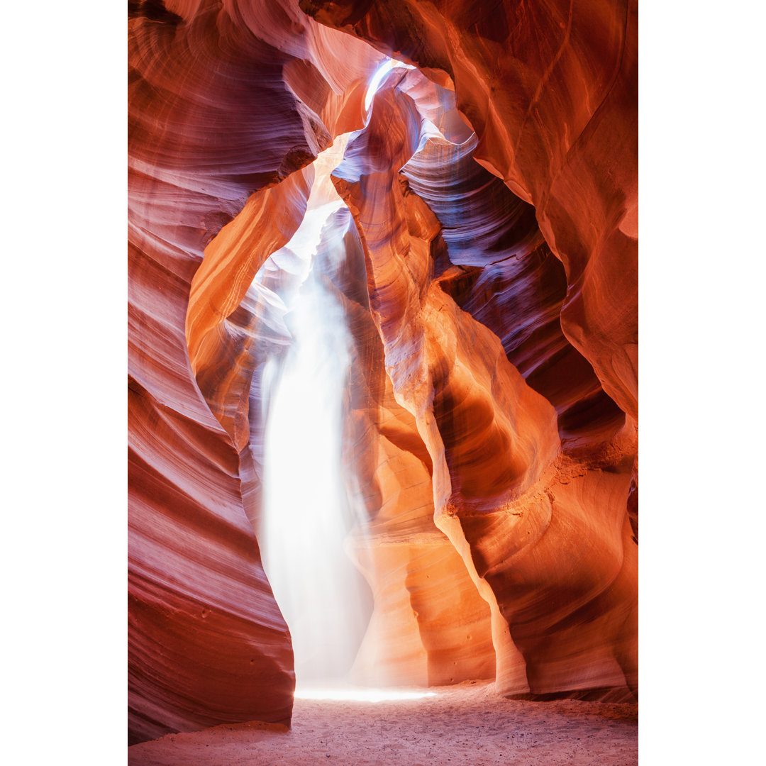 Lichtstrahl am Upper Antelope Canyon von Powerofforever - Drucken