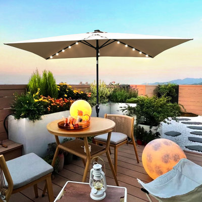 Parasol de terrasse rectangulaire à énergie solaire - 10 x 6,5 pi, bleu marine 10 x 6,5 pi avec lumières solaires,