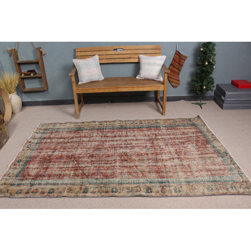 Tapis turc antique idéal pour les planchers de salon de style Oushak dans une teinte rouge saisissante