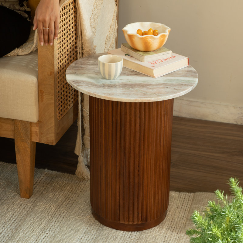 Table d'appoint à plateau en marbre Elena avec base cannelée en bois massif, Beige/brun