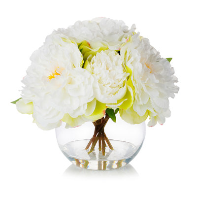 Arrangement floral de pivoines dans un vase