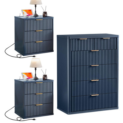 Ensemble de 3 meubles de chambre modernes en bois, comprenant une commode à 6 tiroirs (107 cm de hauteur) et une table de chevet à 3 tiroirs avec station de recharge.