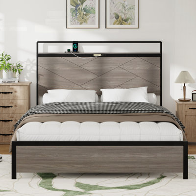 Grand lit plateforme en bois