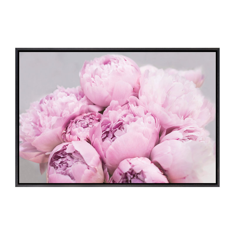 Pivoines par Sissi & Seb - reproduction de photo, Toile avec cadre noir patiné, H 26 po x l 40 po x 1,5 po, Pas de tapis