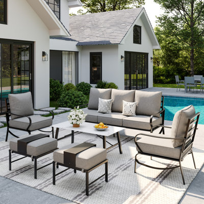 5-Person Outdoor Seating Group With Coffee Table