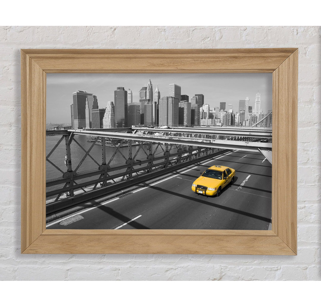 Gelbes Taxi auf der Brooklyn Bridge 1 - Einzelne Bilderrahmen Kunstdrucke