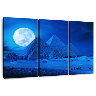 Pleine lune sur les pyramides