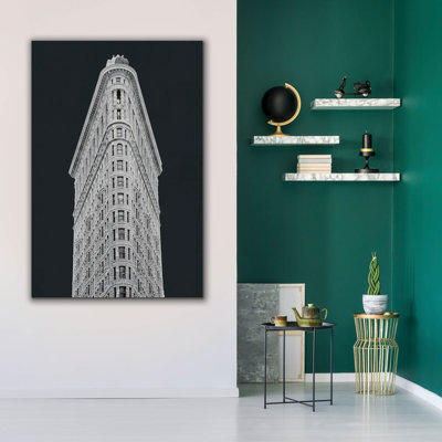  «Flatiron Building On Black» par Wild Apple Portfolio, art mural sur toile, 40 po x 60 po