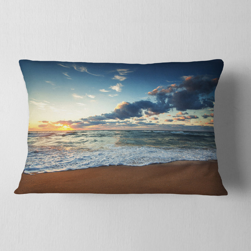 Coussin lombaire seascape et vagues brillantes dans un coussin lombaire océan