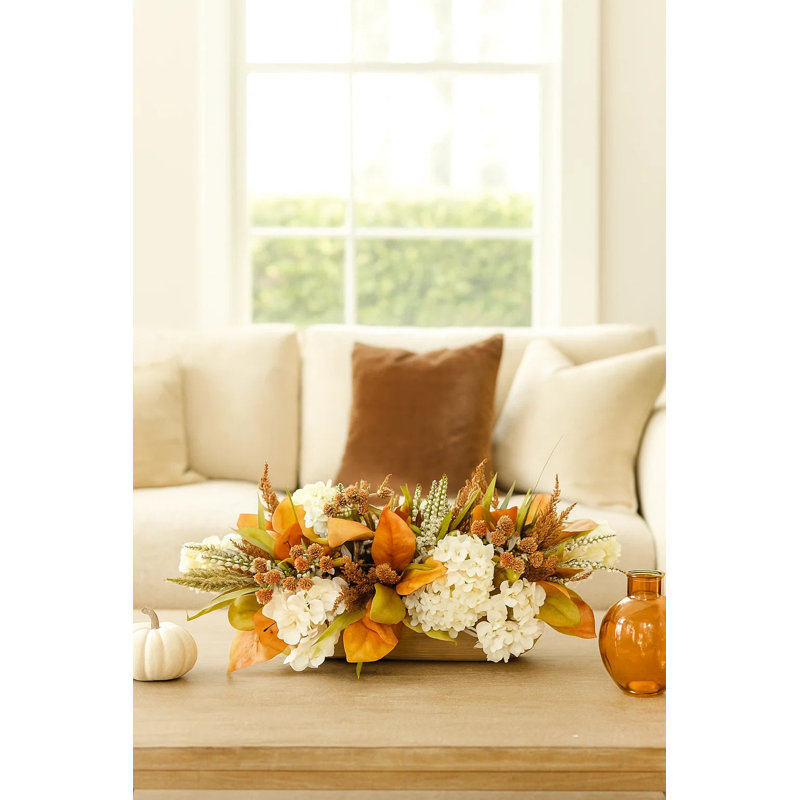Arrangement d'automne avec hortensias et baies