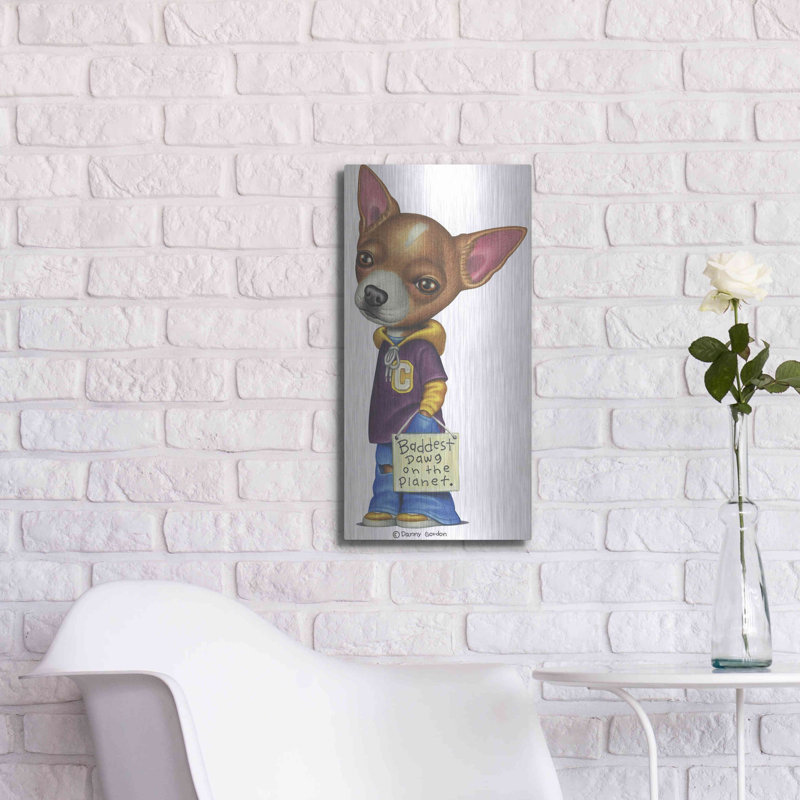 "Chihuahua brun portant des vêtements" par Danny Gordon, H 24 po x l 12 po