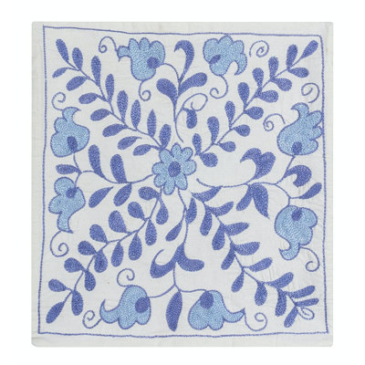 Housse de coussin brodée à la main dans des couleurs ivoire et bleu clair, coussin en dentelle faite à la main en soie. 17 x 19 po