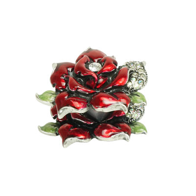 Dans le jardin, grand bouton de rose décoré de cristaux Swarovski et de vernis rouge rubis au fini calice