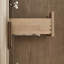Meuble-lavabo sur pied de 91 cm (36 po) avec lavabo simple, structure en bois massif, comptoir blanc composite, armoire assemblée en usine, dosseret de comptoir, vasque carrée et quincaillerie à fermeture amortie.