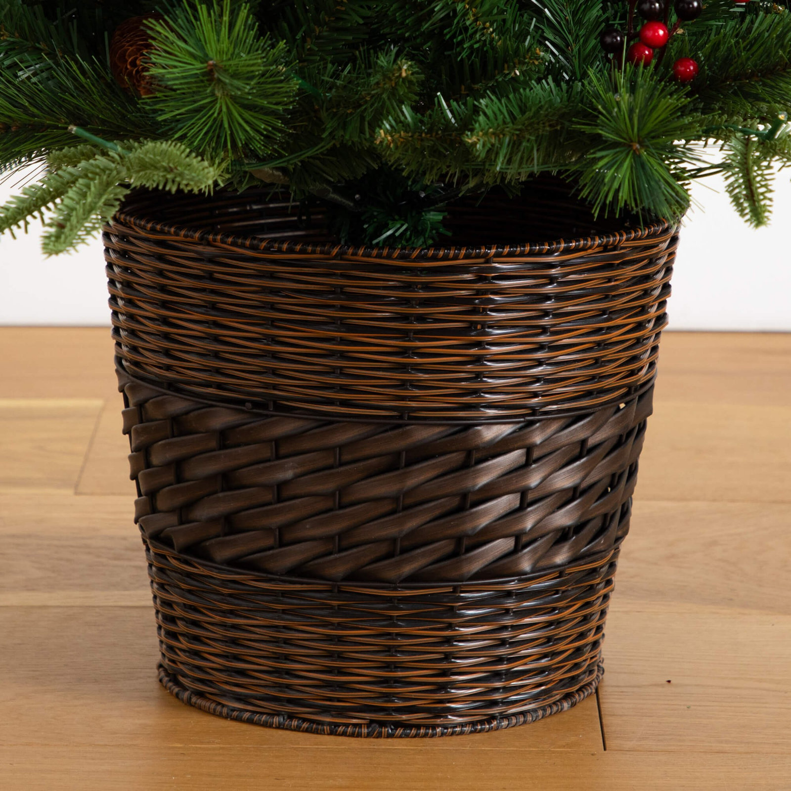 Pre-Lit Artificial Christmas Holiday 5 Piece Bundle With Pinecones & Berries - Set Of 2 5Ft. Christmas Trees, 24In. Wreath And Set Of 2 9Ft. Garlands