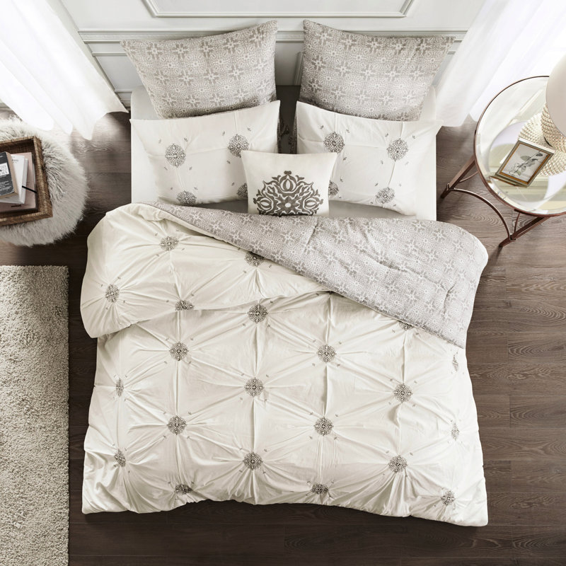 Édredon 6 pièces en coton réversible avec motif brodé caractéristique, Édredon double et 5 pièces supplémentaires