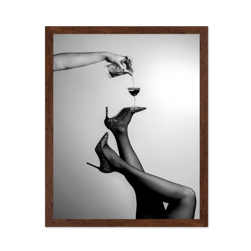 Cocktail sur des talons hauts, 18"H x 24"W, Poster, Brown Framed