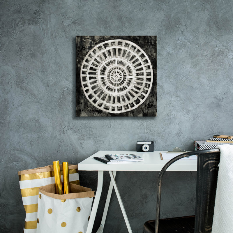 Art mural en toile Epic Graffiti «Black Textured Medallion» par Silvia Vassileva, 18 po x 18 po