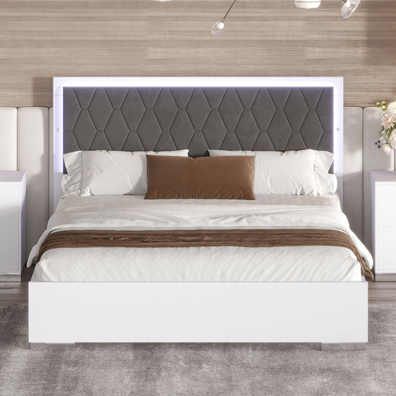 Grand lit tapissier avec lumières, lit plateforme moderne avec tête de lit en velours, design élégant et élégant, Blanc