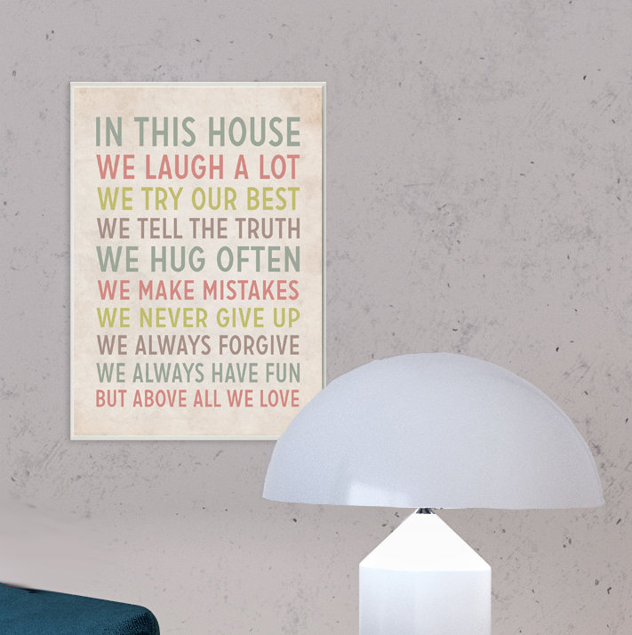«In This House We» par Louise Carey - reproduction d'art textuel, H 15 po x l 10 po x P 1,5 po, Plaque murale