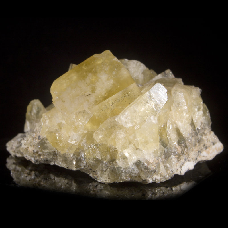 Fluorite cubique jaune avec pyrite - Mine Hilton