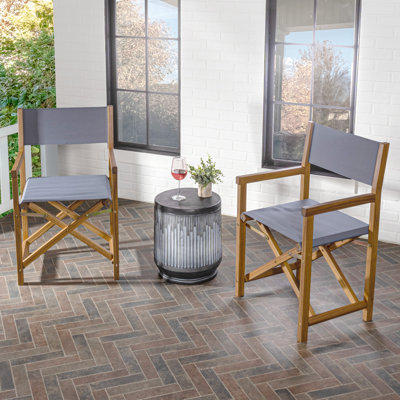 Chaises de réalisateur pliantes en bois d'acacia Cukor Coastal, siège en tissu de polyester gris et structure en teck brun pour patio, terrasse et balcon