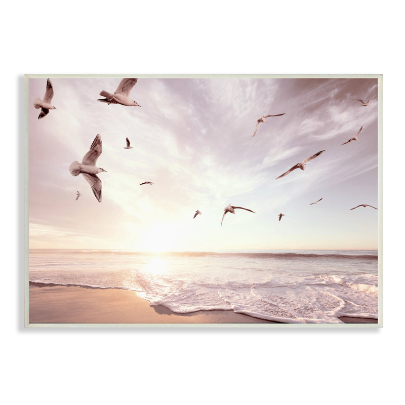 «Seagulls Over Beach Coast Surf Nautical Landscape» par Ziwei Li - photographie sur toile, H 48 po x l 36 po, Plaque en bois