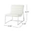 Fauteuil chic en cuir blanc avec base stable et siège confortable