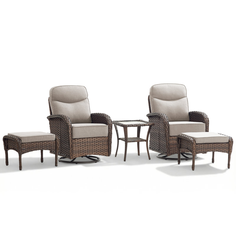 Ensemble de chaises pivotantes à dossier haut en osier 5 pièces avec repose-pieds et table d'appoint Alakai, Beige