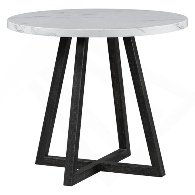 Il n'y a qu'une seule table dans une boîte.