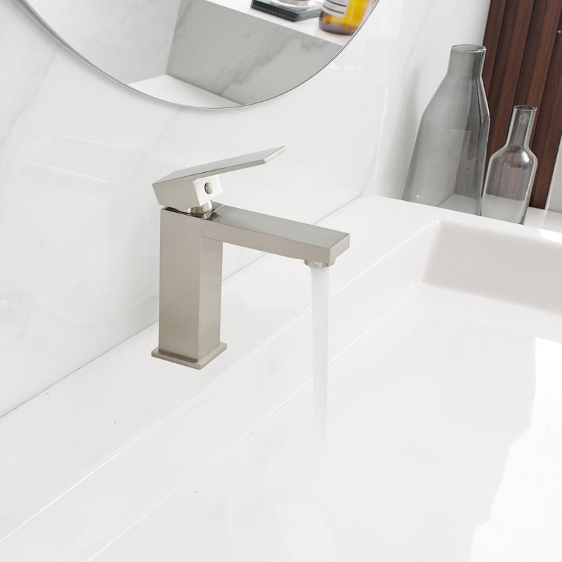 Robinet pour salle de bain à poignée simple, Nickel brossé